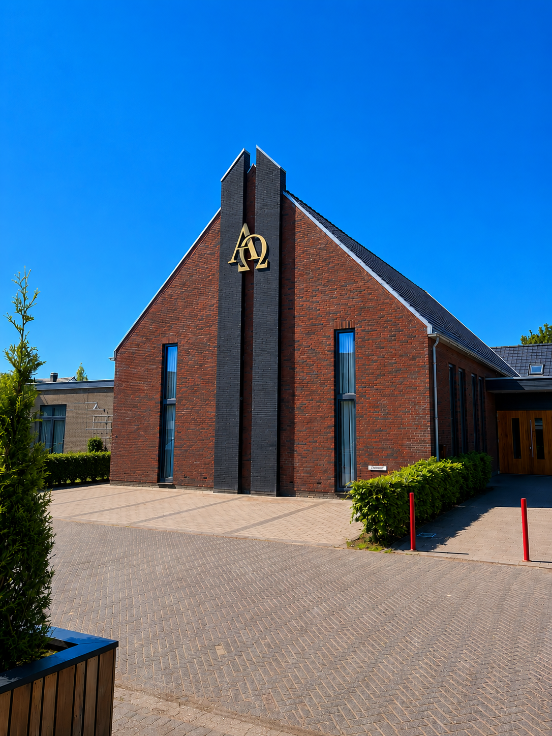 Voorgevel van de Alfa en Omegakerk